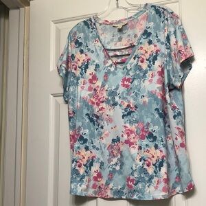 Chic Floral V-Neck Short Sleeve Top